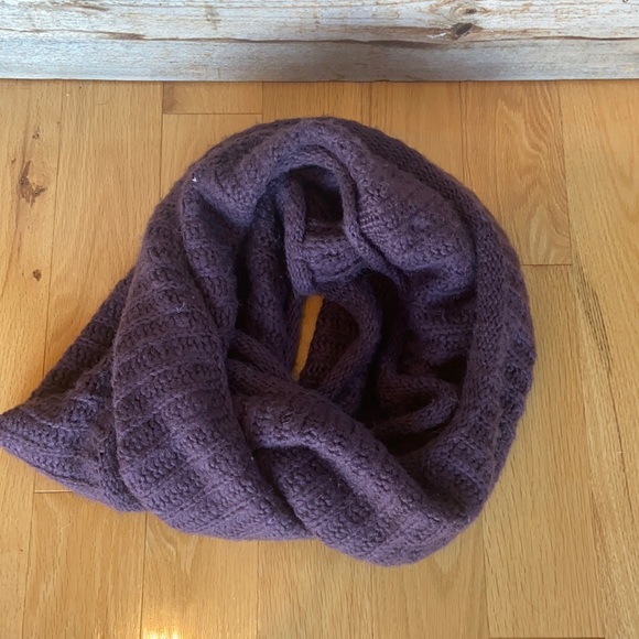Calvin Klein circle scarf
